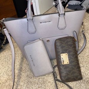 ⚠︎︎ SOLD !! MICHAEL KORS SIGNATURE WALLET